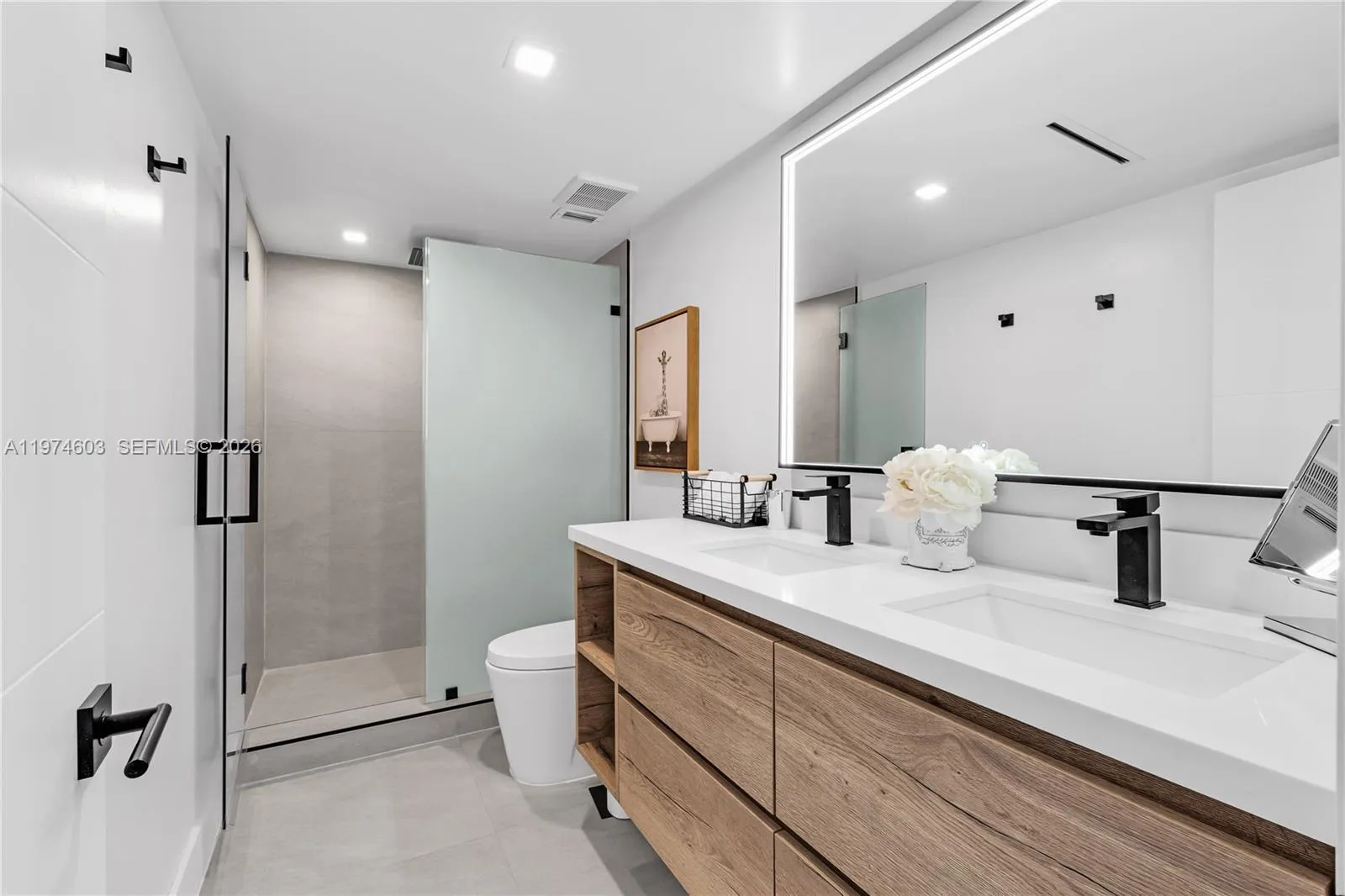 881 Ocean Dr 27d, Key Biscayne, Florida 33149, Key Biscayne, Florida 33149, 2 Bedrooms Bedrooms, ,2 BathroomsBathrooms,Residential Lease,For Rent,881 Ocean Dr 27d, Key Biscayne, Florida 33149,A11974603