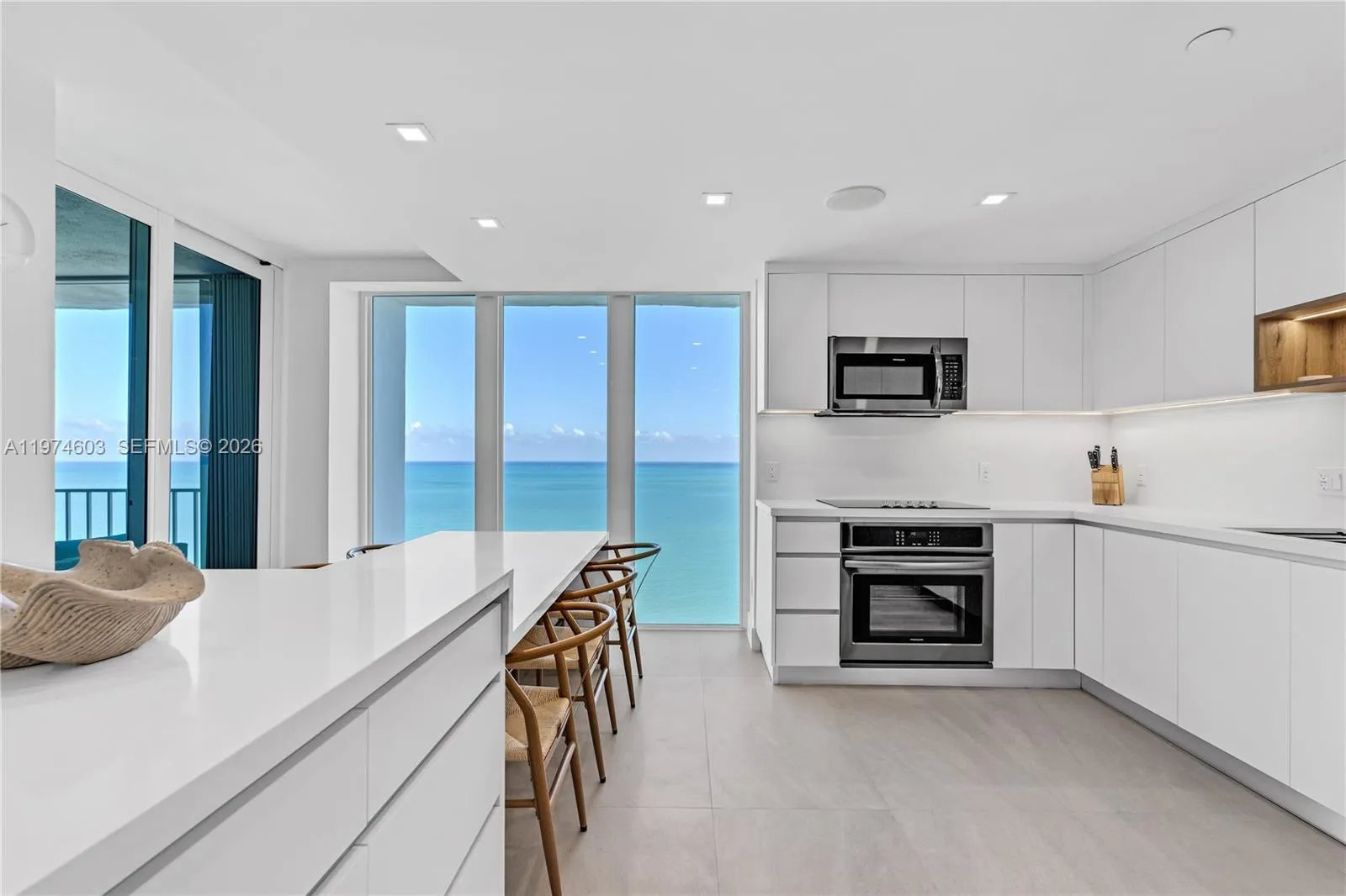 881 Ocean Dr 27d, Key Biscayne, Florida 33149, Key Biscayne, Florida 33149, 2 Bedrooms Bedrooms, ,2 BathroomsBathrooms,Residential Lease,For Rent,881 Ocean Dr 27d, Key Biscayne, Florida 33149,A11974603