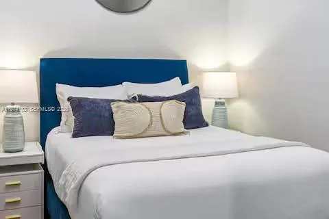 Ocean blue headboard meets minimalist chic!