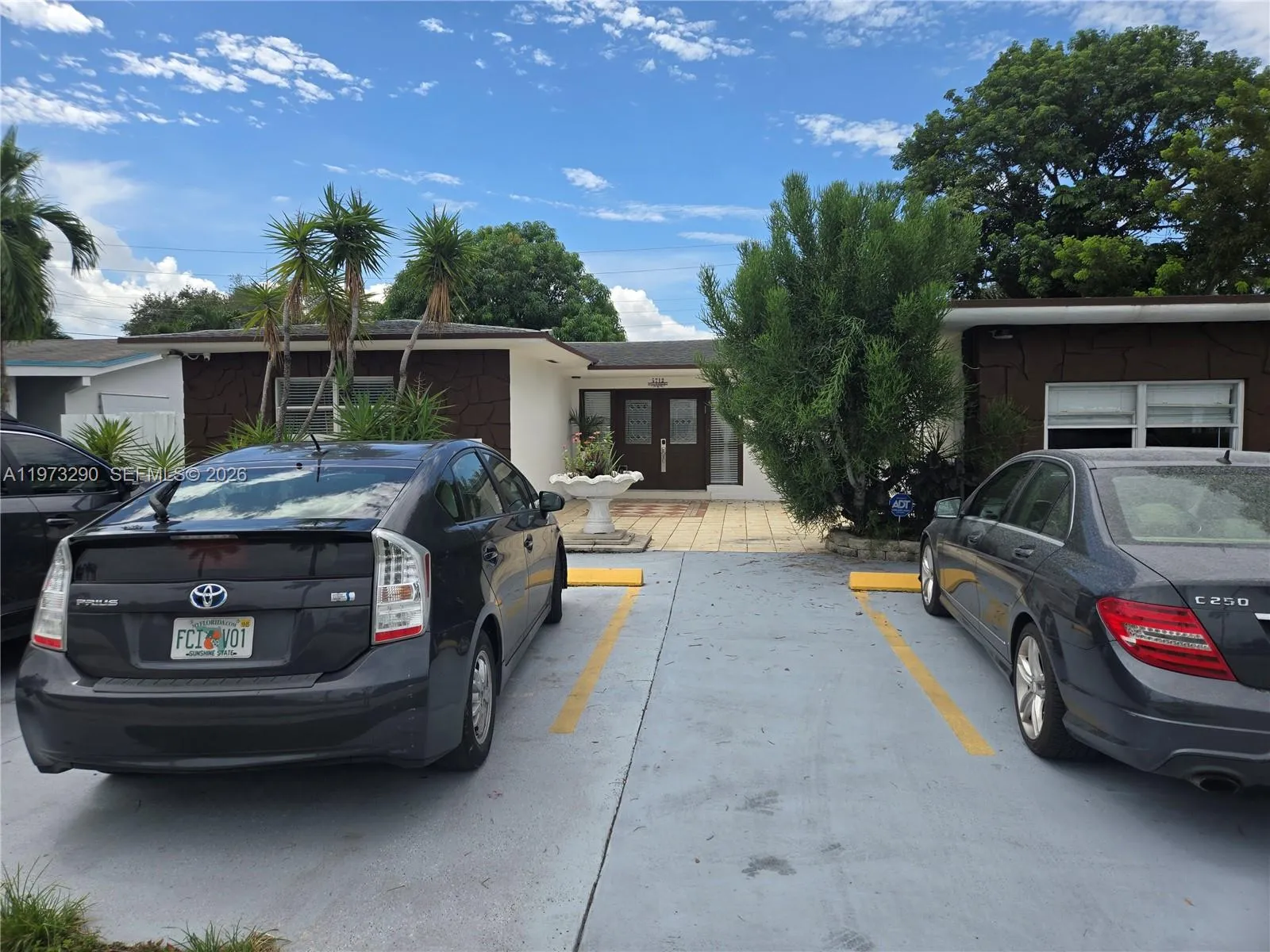 5712 Hollywood Blvd 2, Hollywood, Florida 33021, Hollywood, Florida 33021, ,1 BathroomBathrooms,Residential Lease,For Rent,5712 Hollywood Blvd 2, Hollywood, Florida 33021,A11973290