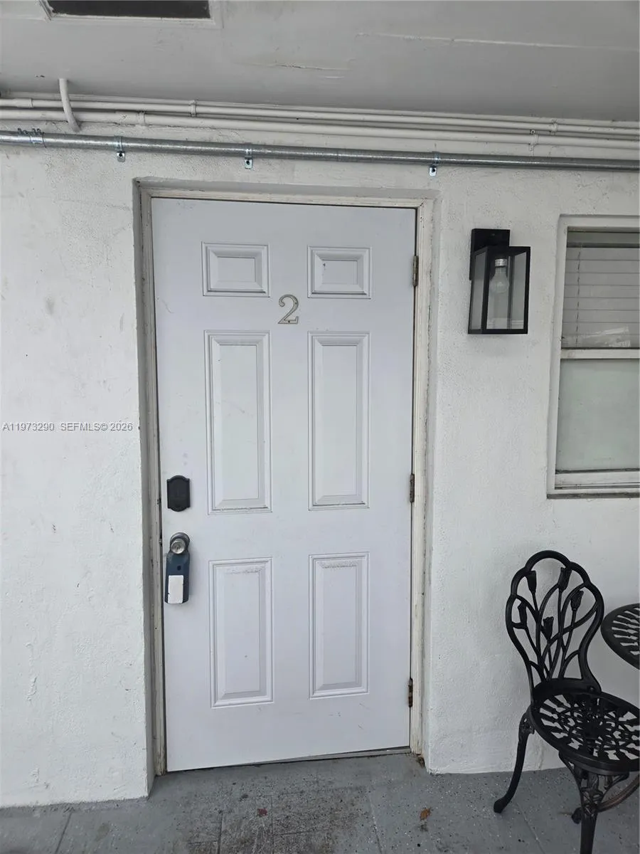 5712 Hollywood Blvd 2, Hollywood, Florida 33021, Hollywood, Florida 33021, ,1 BathroomBathrooms,Residential Lease,For Rent,5712 Hollywood Blvd 2, Hollywood, Florida 33021,A11973290