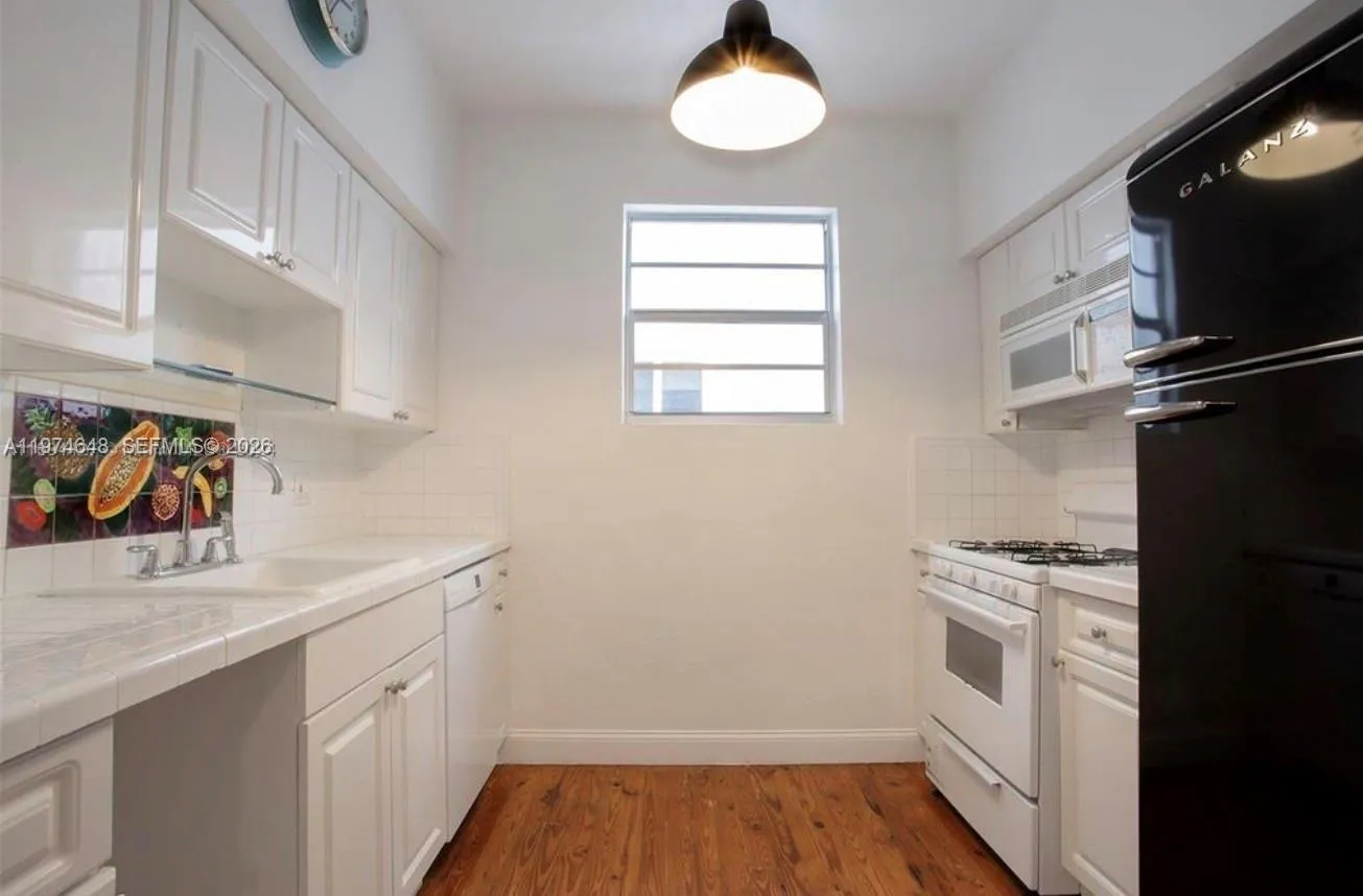 1135 Meridian Ave 4, Miami Beach, Florida 33139, Miami Beach, Florida 33139, 1 Bedroom Bedrooms, ,1 BathroomBathrooms,Residential,For Sale,1135 Meridian Ave 4, Miami Beach, Florida 33139,A11974648