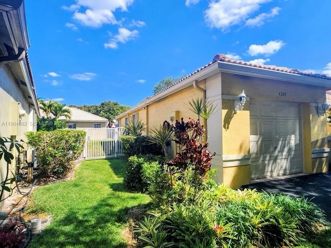 4309 Pine Ridge Ct, Weston, Florida 33331, Weston, Florida 33331, 3 Bedrooms Bedrooms, ,2 BathroomsBathrooms,Residential,For Sale,4309 Pine Ridge Ct, Weston, Florida 33331,A11964692