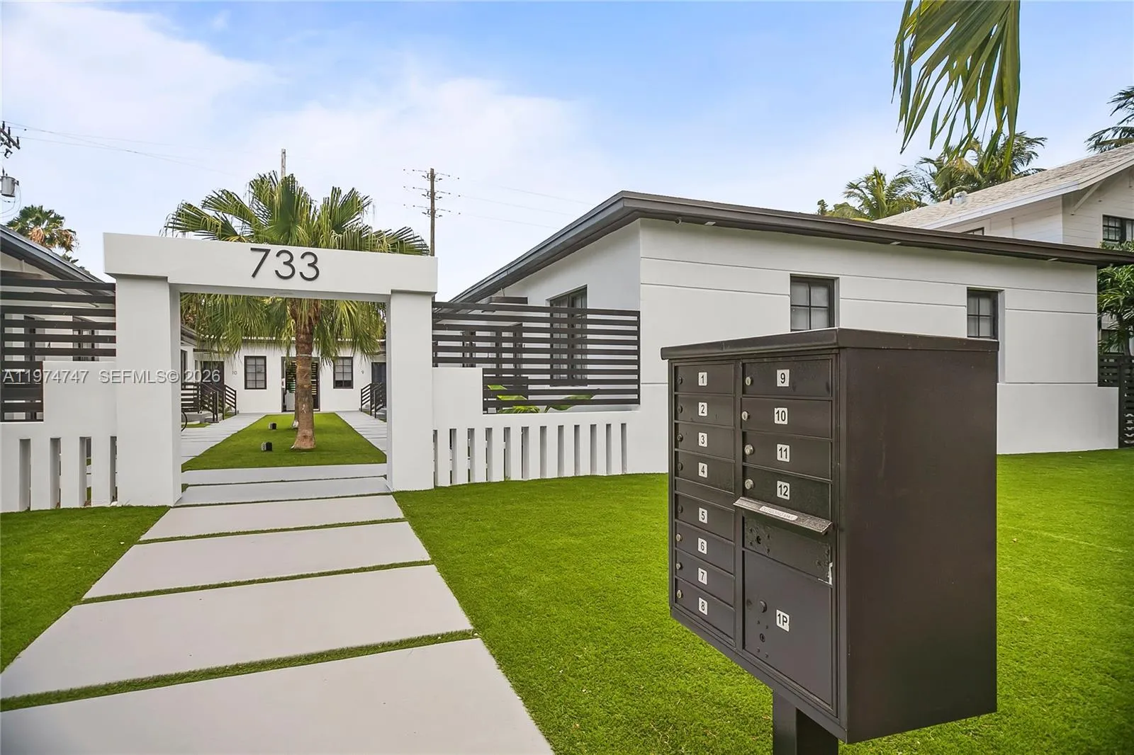 Front Yard - Mailbox