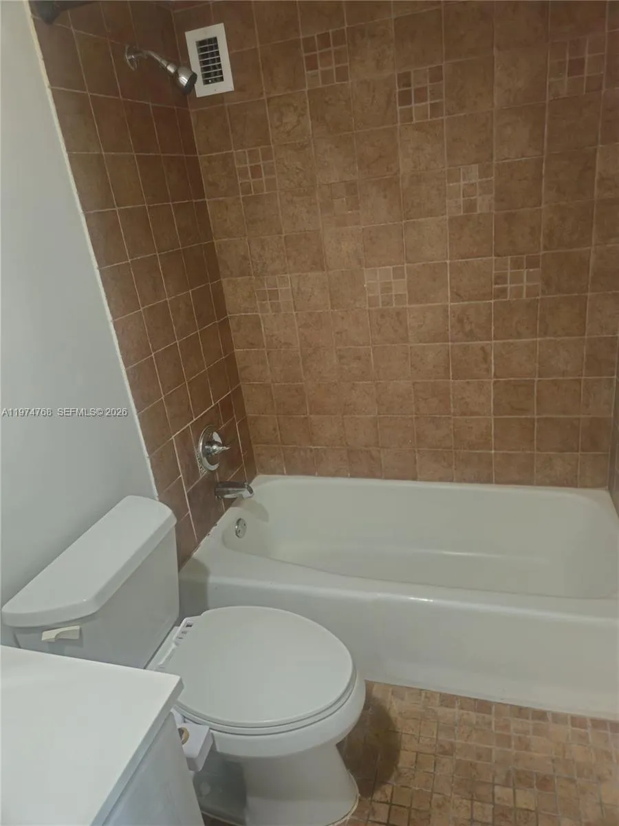 3801 S Ocean Dr 3a, Hollywood, Florida 33019, Hollywood, Florida 33019, 1 Bedroom Bedrooms, ,1 BathroomBathrooms,Residential Lease,For Rent,3801 S Ocean Dr 3a, Hollywood, Florida 33019,A11974768