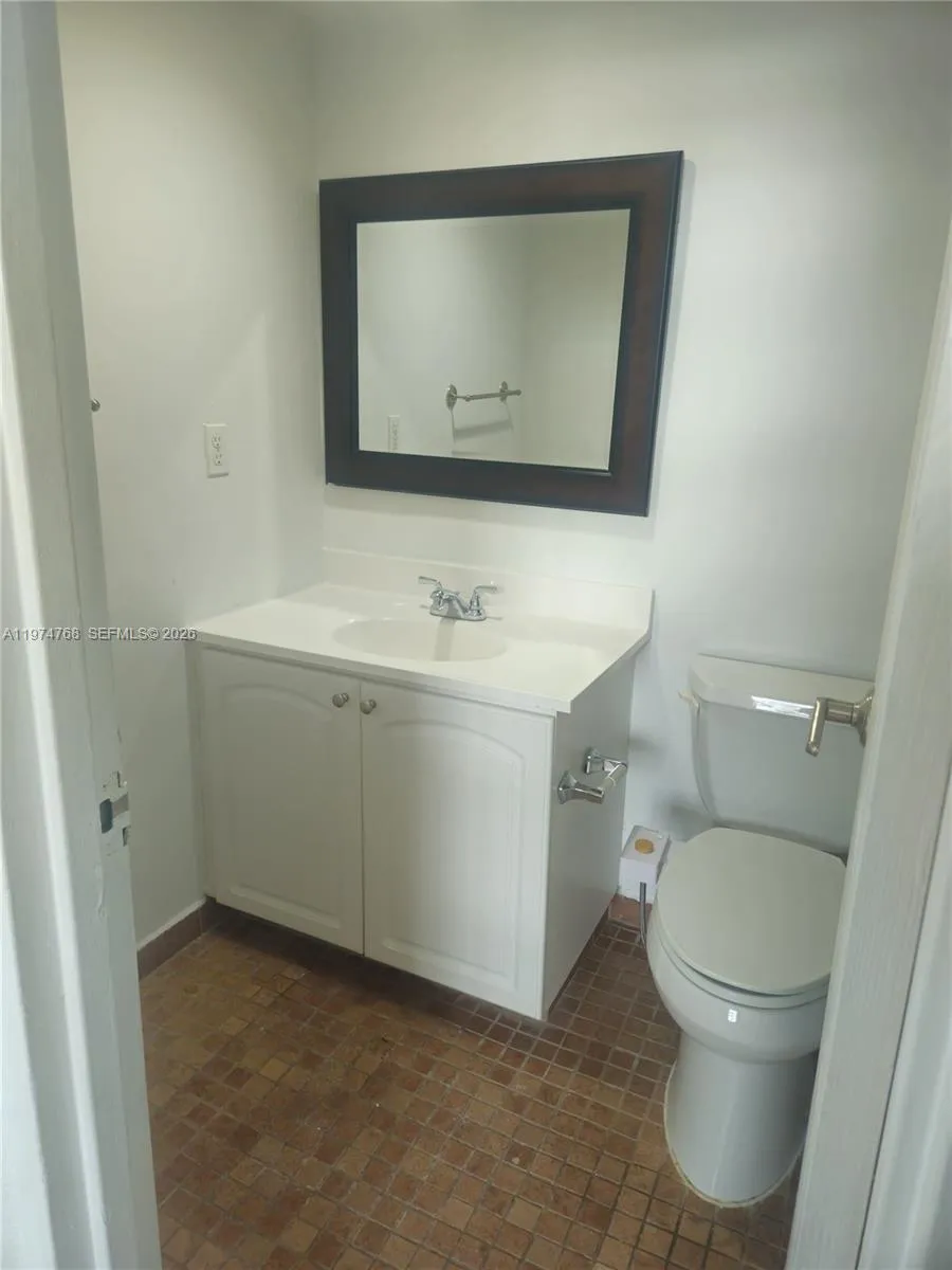 3801 S Ocean Dr 3a, Hollywood, Florida 33019, Hollywood, Florida 33019, 1 Bedroom Bedrooms, ,1 BathroomBathrooms,Residential Lease,For Rent,3801 S Ocean Dr 3a, Hollywood, Florida 33019,A11974768