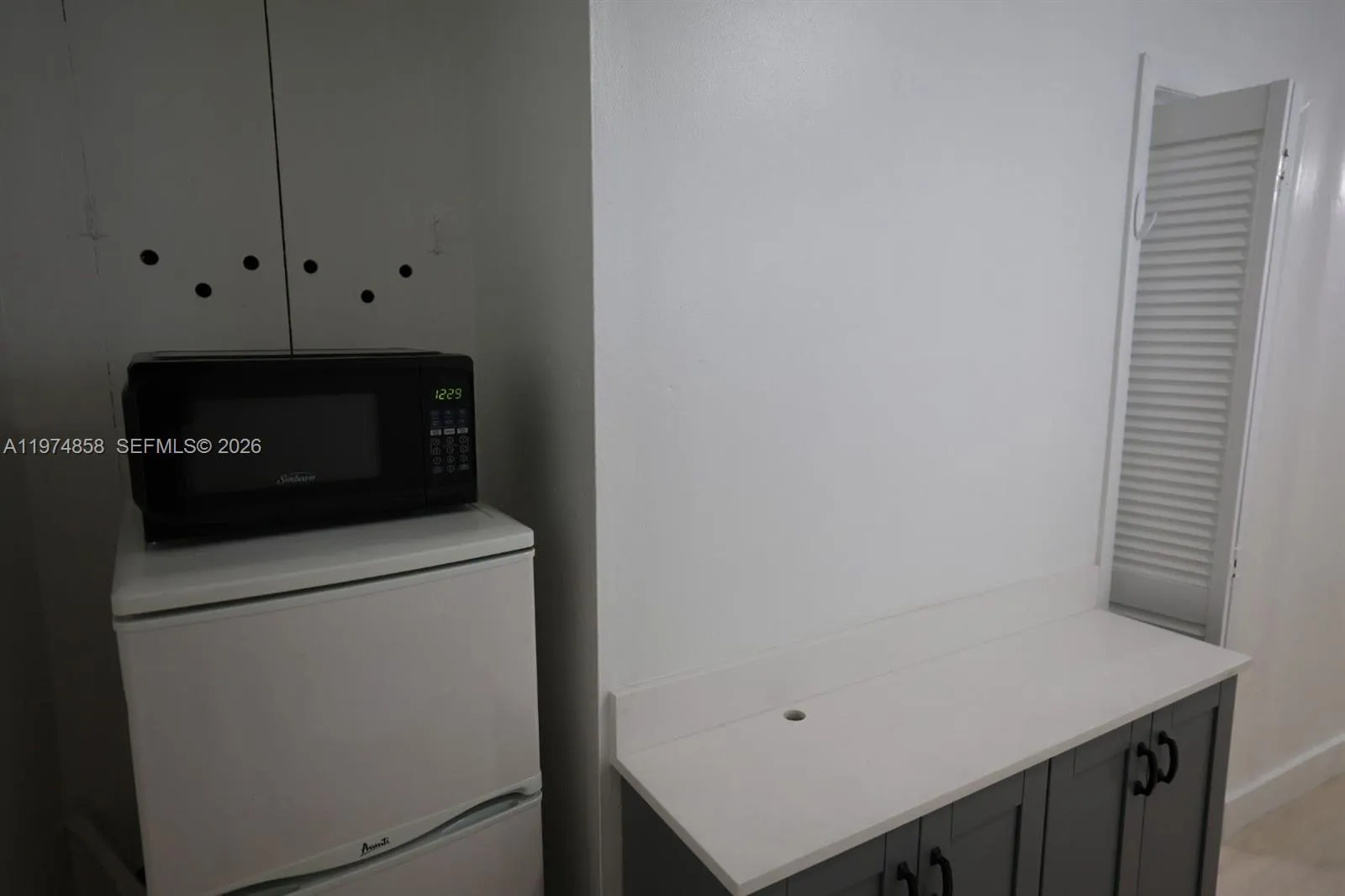 4521 Sw 5th Ter 2, Miami, Florida 33134, Miami, Florida 33134, ,1 BathroomBathrooms,Residential Lease,For Rent,4521 Sw 5th Ter 2, Miami, Florida 33134,A11974858