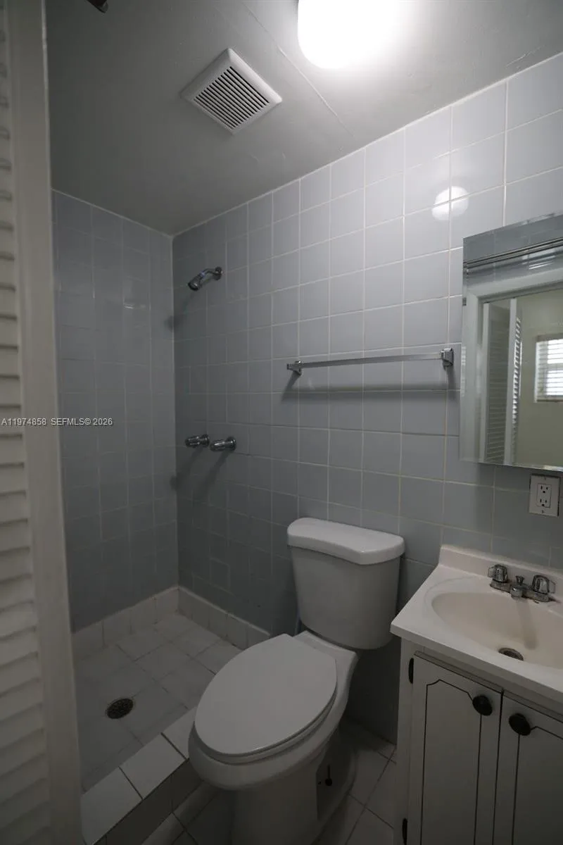 4521 Sw 5th Ter 2, Miami, Florida 33134, Miami, Florida 33134, ,1 BathroomBathrooms,Residential Lease,For Rent,4521 Sw 5th Ter 2, Miami, Florida 33134,A11974858