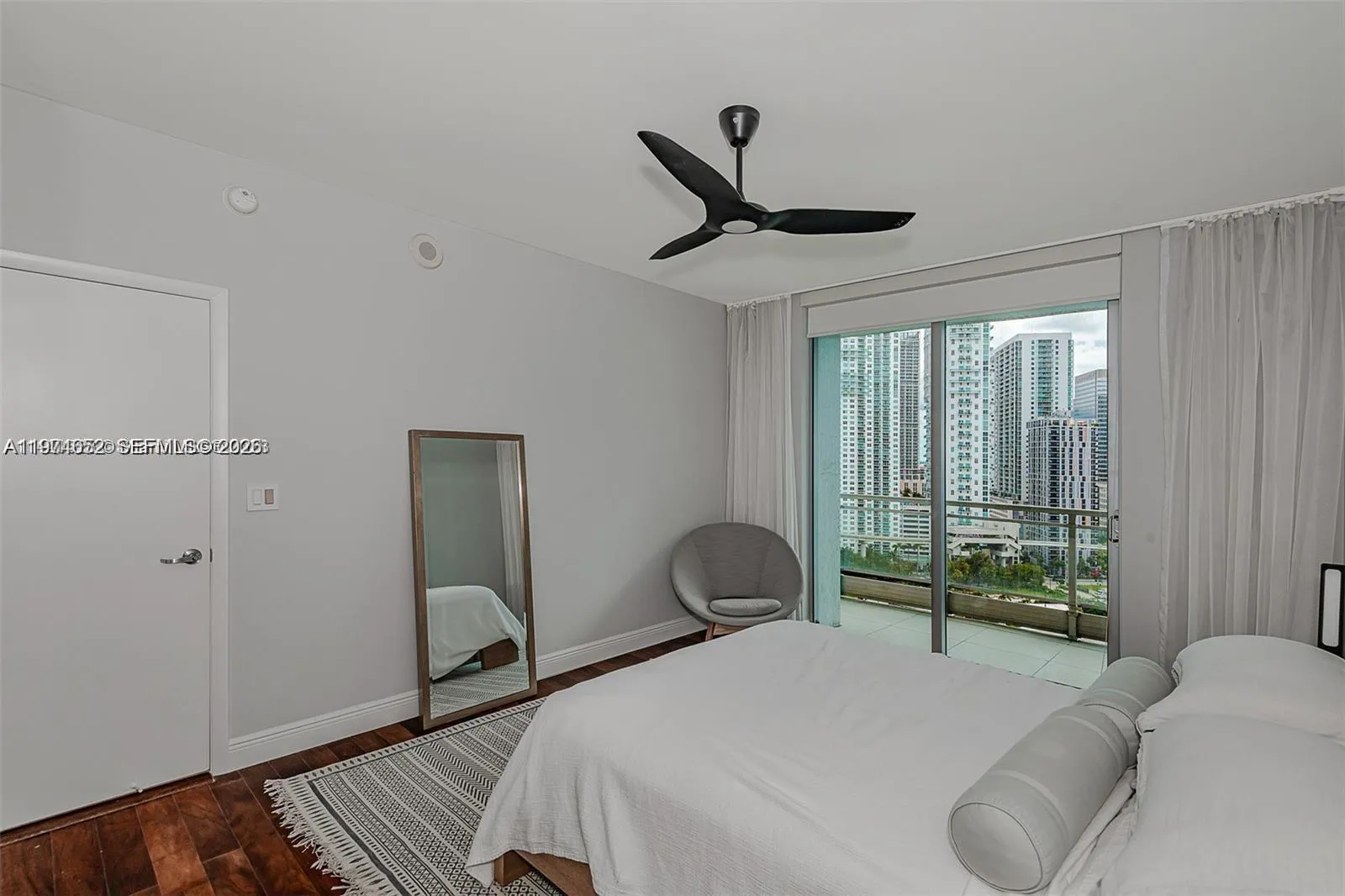 90 Sw 3rd St 2002, Miami, Florida 33130, Miami, Florida 33130, 2 Bedrooms Bedrooms, ,2 BathroomsBathrooms,Residential Lease,For Rent,90 Sw 3rd St 2002, Miami, Florida 33130,A11974652