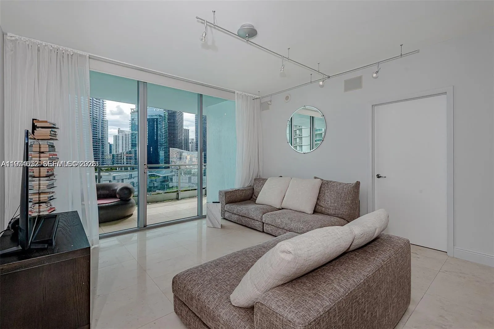 90 Sw 3rd St 2002, Miami, Florida 33130, Miami, Florida 33130, 2 Bedrooms Bedrooms, ,2 BathroomsBathrooms,Residential Lease,For Rent,90 Sw 3rd St 2002, Miami, Florida 33130,A11974652