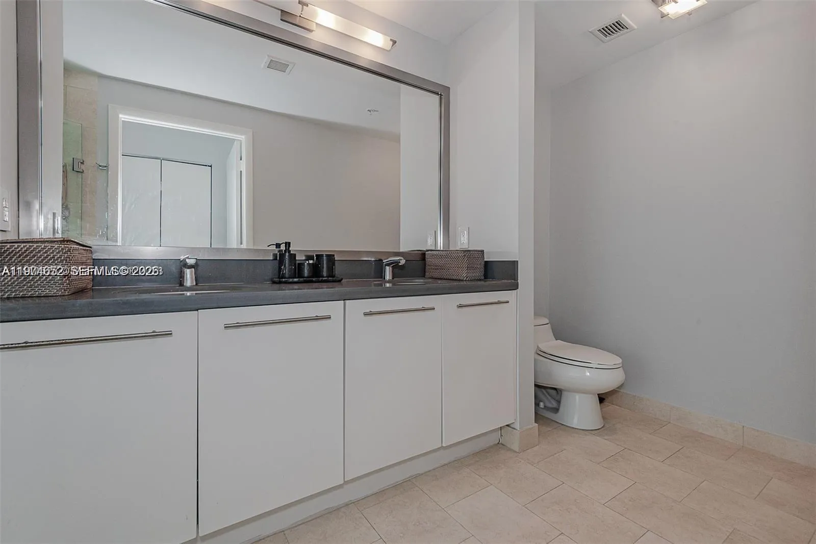 90 Sw 3rd St 2002, Miami, Florida 33130, Miami, Florida 33130, 2 Bedrooms Bedrooms, ,2 BathroomsBathrooms,Residential Lease,For Rent,90 Sw 3rd St 2002, Miami, Florida 33130,A11974652