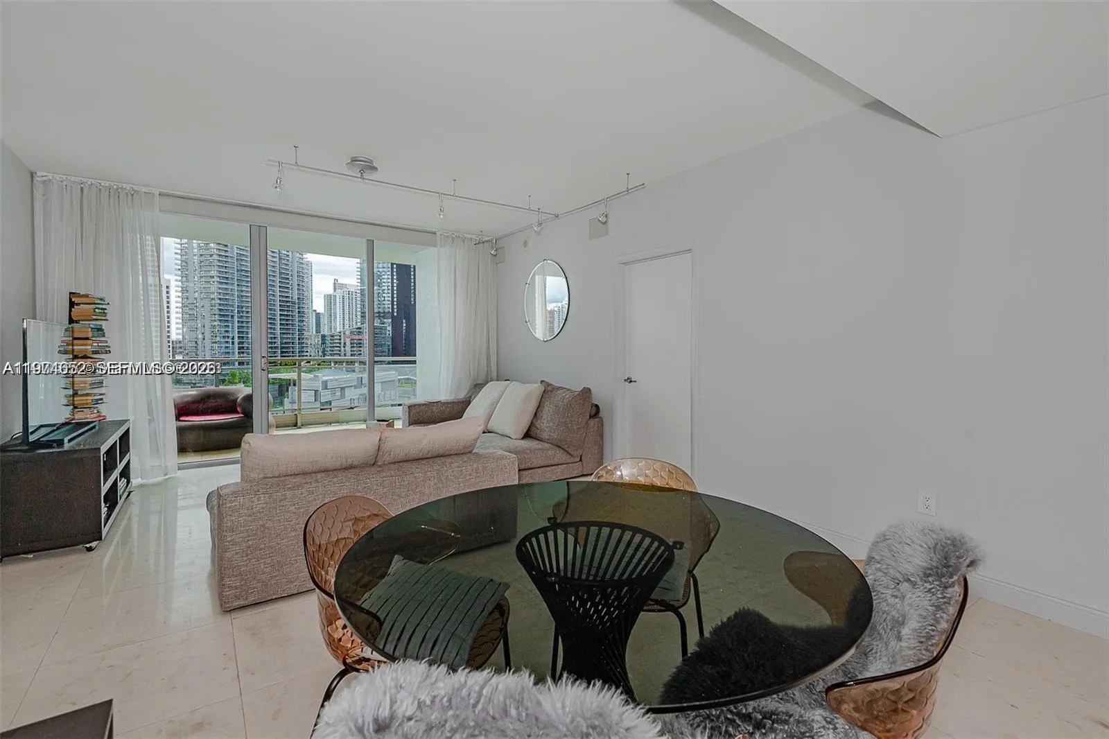 90 Sw 3rd St 2002, Miami, Florida 33130, Miami, Florida 33130, 2 Bedrooms Bedrooms, ,2 BathroomsBathrooms,Residential Lease,For Rent,90 Sw 3rd St 2002, Miami, Florida 33130,A11974652