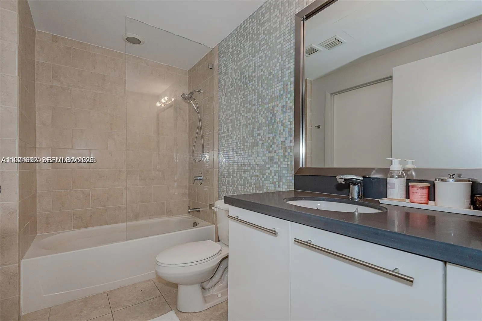 90 Sw 3rd St 2002, Miami, Florida 33130, Miami, Florida 33130, 2 Bedrooms Bedrooms, ,2 BathroomsBathrooms,Residential Lease,For Rent,90 Sw 3rd St 2002, Miami, Florida 33130,A11974652