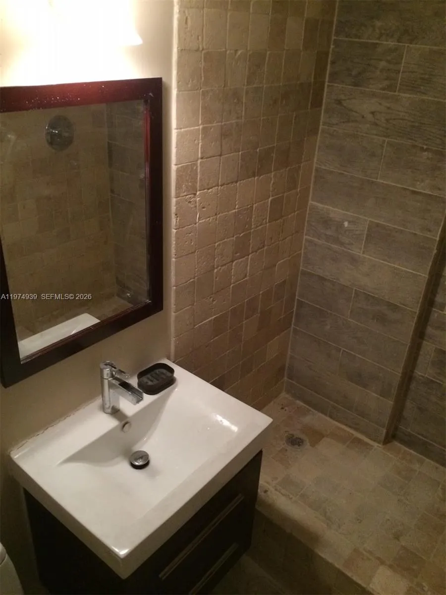 1800 Collins Av 9a, Miami Beach, Florida 33139, Miami Beach, Florida 33139, 2 Bedrooms Bedrooms, ,2 BathroomsBathrooms,Residential Lease,For Rent,1800 Collins Av 9a, Miami Beach, Florida 33139,A11974939