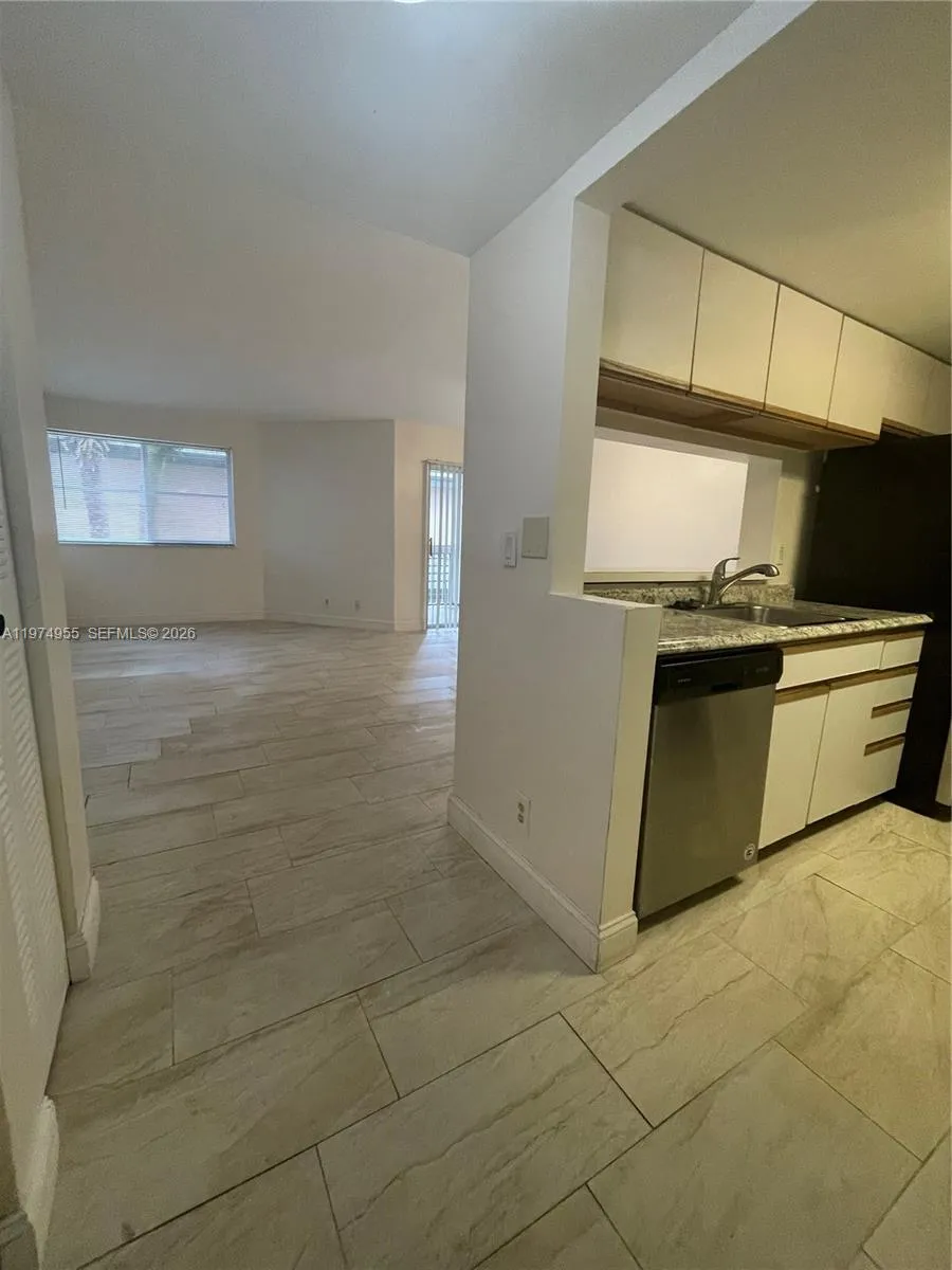 9701 Westview Dr 1424, Coral Springs, Florida 3307, Coral Springs, Florida 33076, 1 Bedroom Bedrooms, ,1 BathroomBathrooms,Residential Lease,For Rent,9701 Westview Dr 1424, Coral Springs, Florida 3307,A11974955