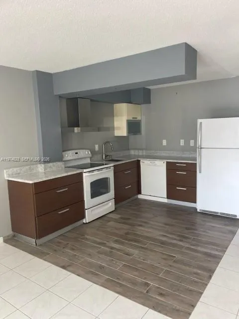 220 Kings Point Dr 103, Sunny Isles Beach, Florida, Sunny Isles Beach, Florida 33160, 1 Bedroom Bedrooms, ,1 BathroomBathrooms,Residential Lease,For Rent,220 Kings Point Dr 103, Sunny Isles Beach, Florida,A11974823