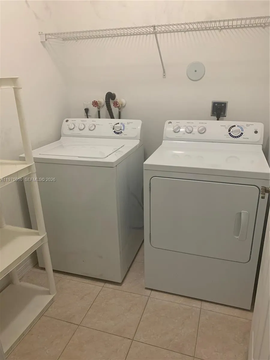 2211 Se 23rd Rd 2211, Homestead, Florida 33035, Homestead, Florida 33035, 2 Bedrooms Bedrooms, ,2 BathroomsBathrooms,Residential Lease,For Rent,2211 Se 23rd Rd 2211, Homestead, Florida 33035,A11975010