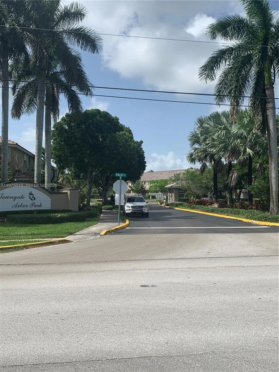 2211 Se 23rd Rd 2211, Homestead, Florida 33035, Homestead, Florida 33035, 2 Bedrooms Bedrooms, ,2 BathroomsBathrooms,Residential Lease,For Rent,2211 Se 23rd Rd 2211, Homestead, Florida 33035,A11975010