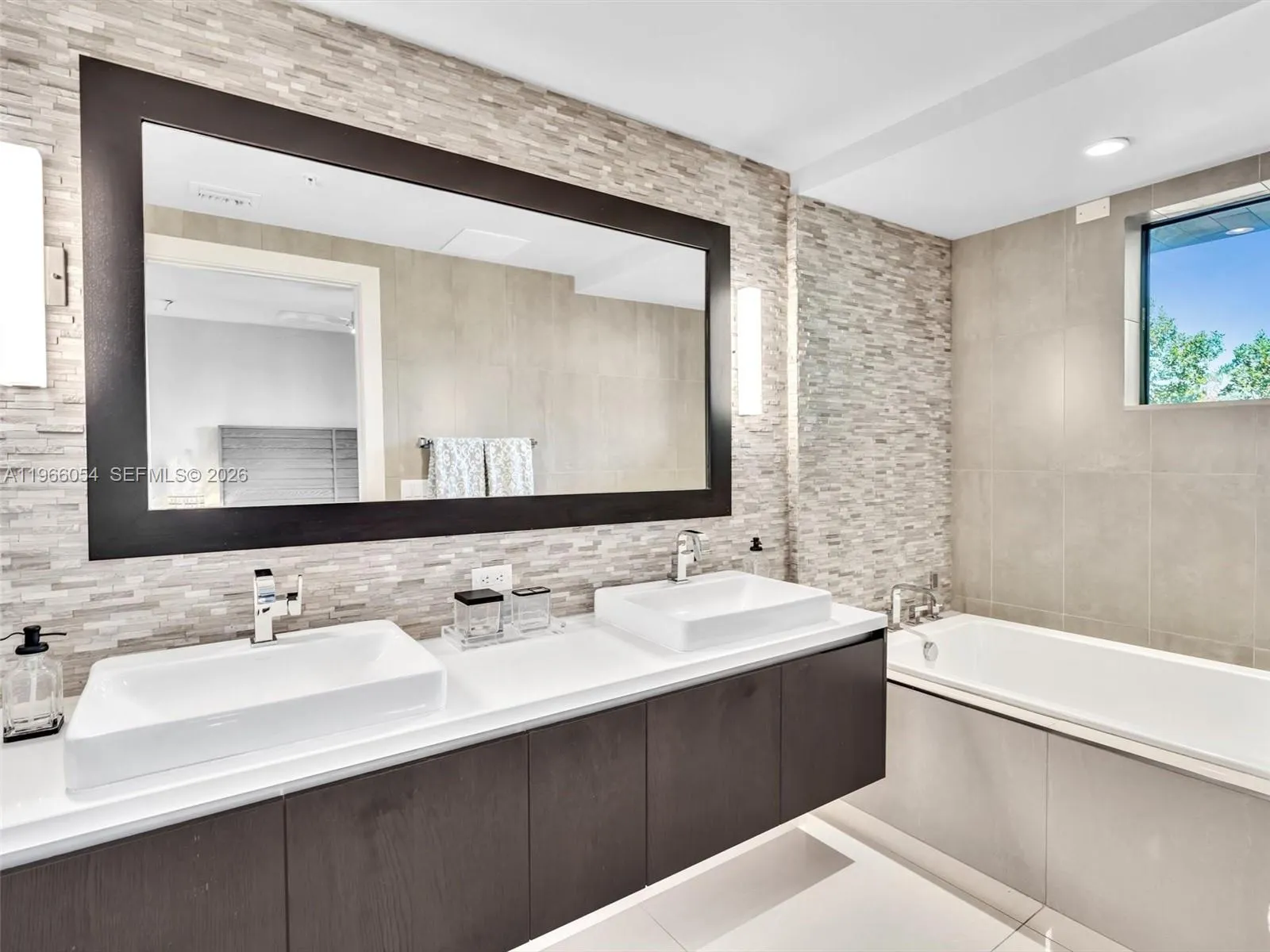 3040 N Ocean Blvd N103, Fort Lauderdale, Florida 3, Fort Lauderdale, Florida 33308, 3 Bedrooms Bedrooms, ,3 BathroomsBathrooms,Residential Lease,For Rent,3040 N Ocean Blvd N103, Fort Lauderdale, Florida 3,A11966054