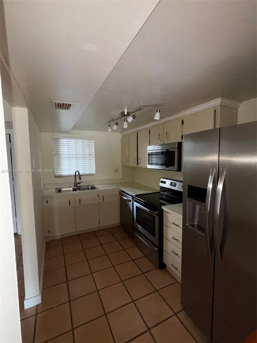 210 Nw 87th Ave L219, Miami, Florida 33172, Miami, Florida 33172, 1 Bedroom Bedrooms, ,1 BathroomBathrooms,Residential Lease,For Rent,210 Nw 87th Ave L219, Miami, Florida 33172,A11974359