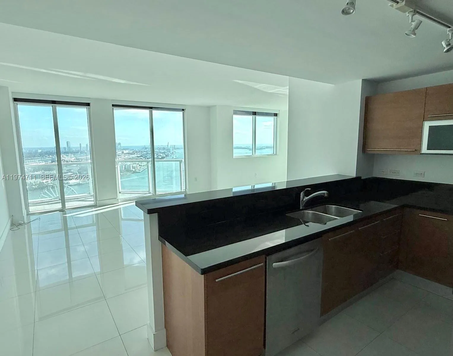 244 Biscayne Blvd 3403, Miami, Florida 33132, Miami, Florida 33132, 2 Bedrooms Bedrooms, ,2 BathroomsBathrooms,Residential Lease,For Rent,244 Biscayne Blvd 3403, Miami, Florida 33132,A11974711