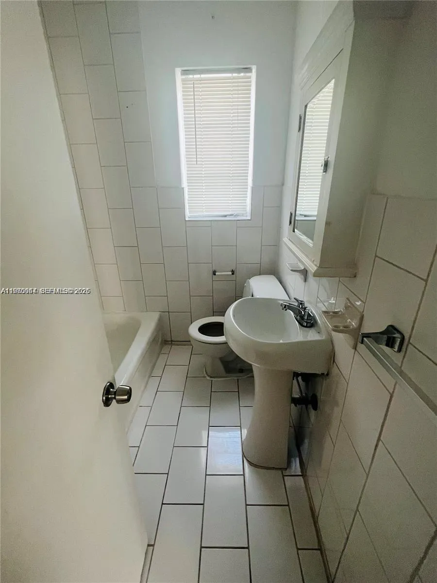 840 81st St 3, Miami Beach, Florida 33141, Miami Beach, Florida 33141, 1 Bedroom Bedrooms, ,1 BathroomBathrooms,Residential Lease,For Rent,840 81st St 3, Miami Beach, Florida 33141,A11975064