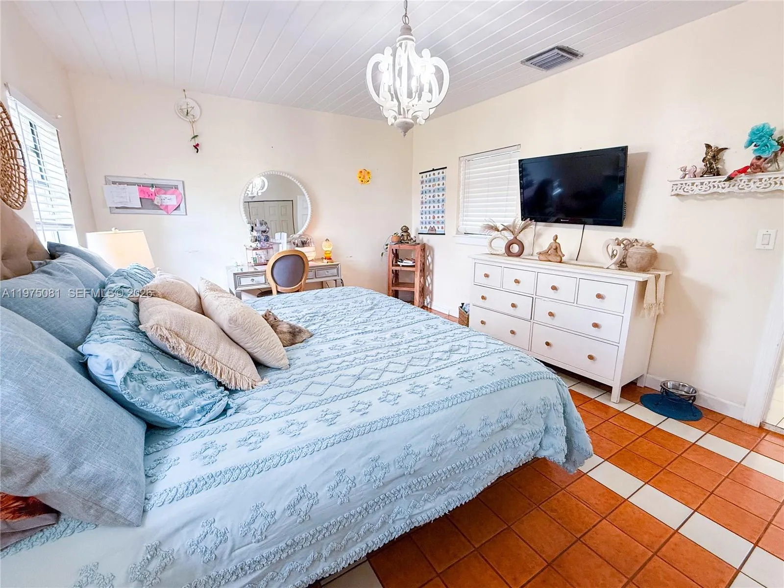 Hialeah, Florida 33012, 3 Bedrooms Bedrooms, ,2 BathroomsBathrooms,Residential,For Sale,A11975081