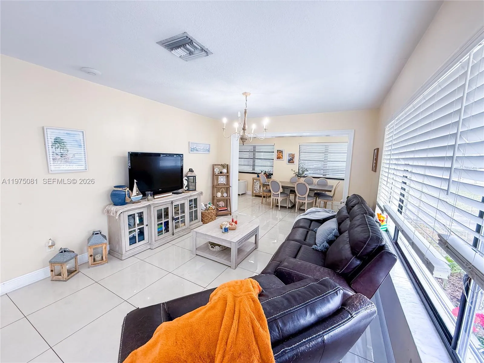 Hialeah, Florida 33012, 3 Bedrooms Bedrooms, ,2 BathroomsBathrooms,Residential,For Sale,A11975081