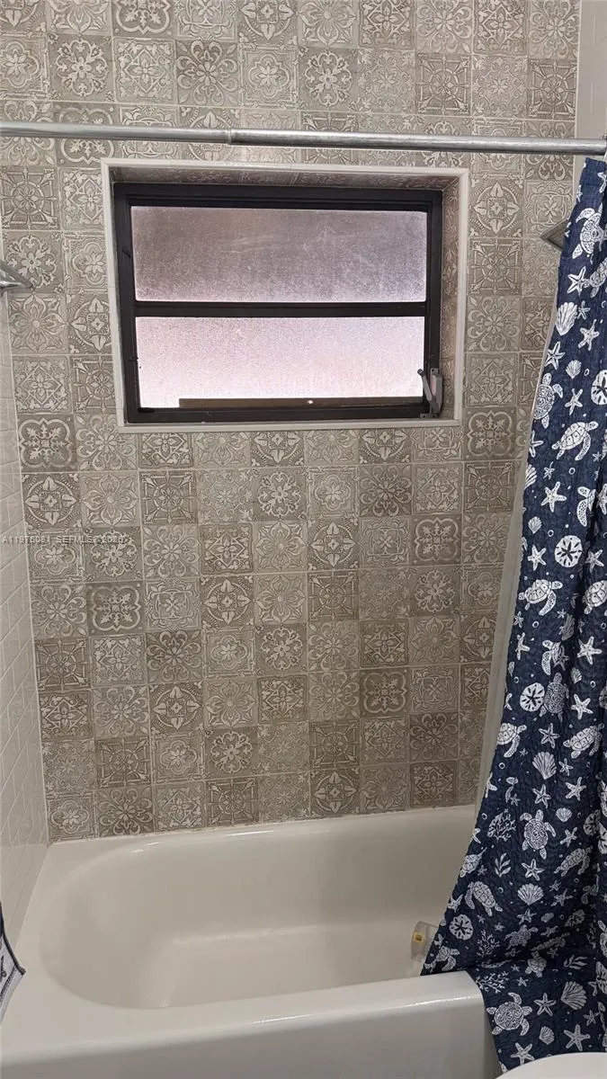 Hialeah, Florida 33012, 3 Bedrooms Bedrooms, ,2 BathroomsBathrooms,Residential,For Sale,A11975081
