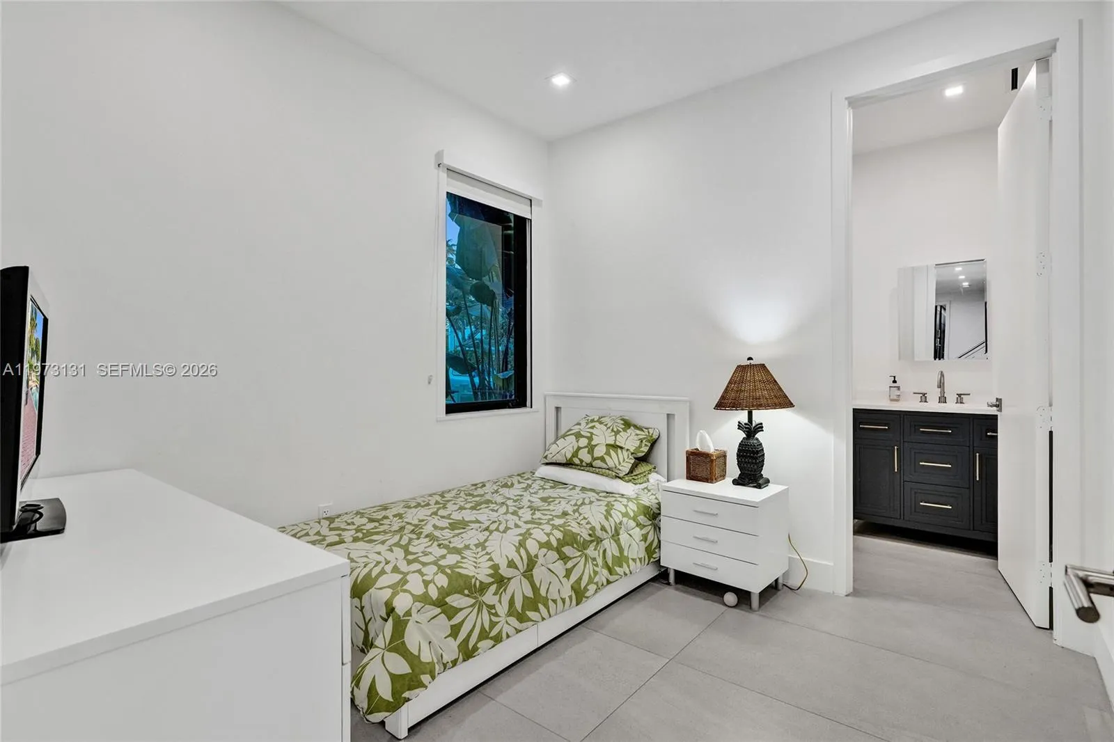 1572 Ne 194th St, Miami, Florida 33179, Miami, Florida 33179, 6 Bedrooms Bedrooms, ,5 BathroomsBathrooms,Residential,For Sale,1572 Ne 194th St, Miami, Florida 33179,A11973131