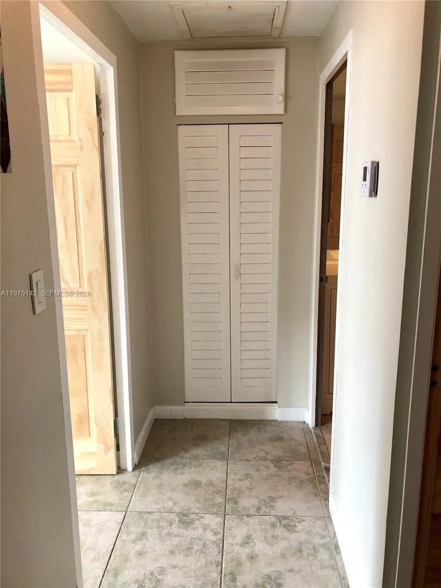 1408 Brickell Bay Dr 404, Miami, Florida 33131, Miami, Florida 33131, 1 Bedroom Bedrooms, ,1 BathroomBathrooms,Residential,For Sale,1408 Brickell Bay Dr 404, Miami, Florida 33131,A11975142