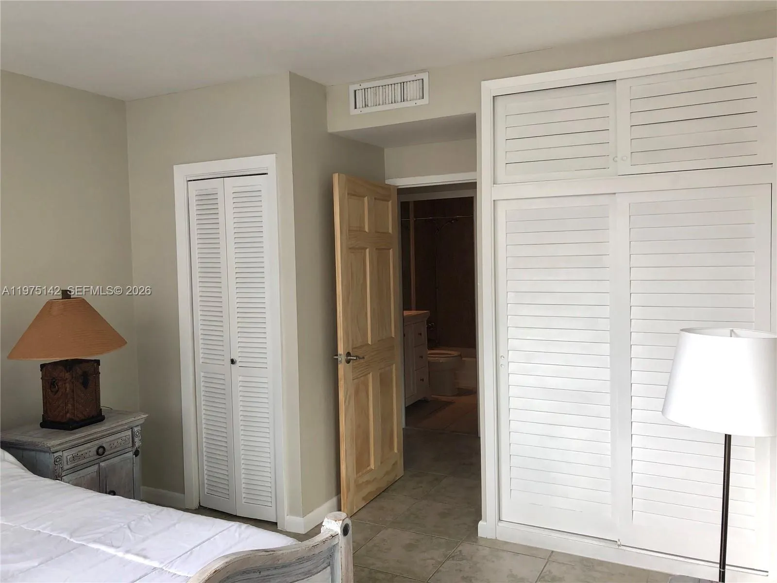 1408 Brickell Bay Dr 404, Miami, Florida 33131, Miami, Florida 33131, 1 Bedroom Bedrooms, ,1 BathroomBathrooms,Residential,For Sale,1408 Brickell Bay Dr 404, Miami, Florida 33131,A11975142