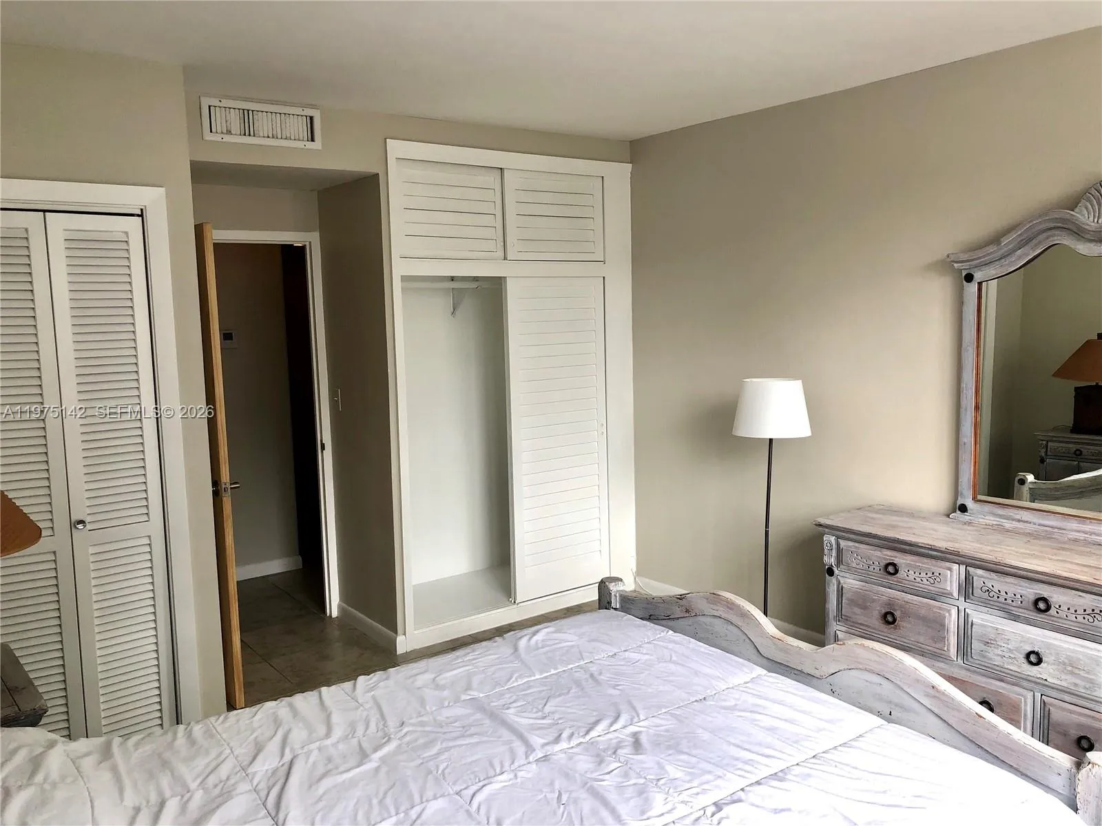 1408 Brickell Bay Dr 404, Miami, Florida 33131, Miami, Florida 33131, 1 Bedroom Bedrooms, ,1 BathroomBathrooms,Residential,For Sale,1408 Brickell Bay Dr 404, Miami, Florida 33131,A11975142