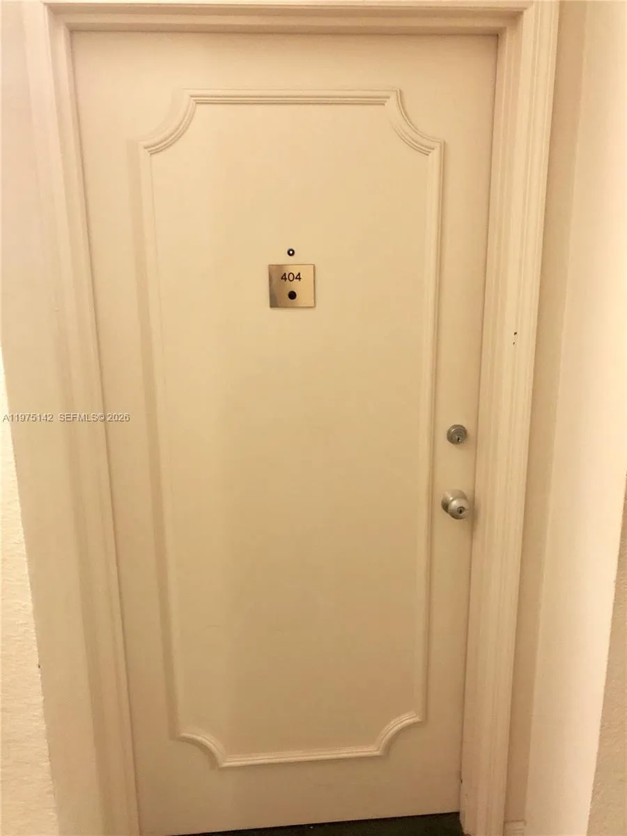 1408 Brickell Bay Dr 404, Miami, Florida 33131, Miami, Florida 33131, 1 Bedroom Bedrooms, ,1 BathroomBathrooms,Residential,For Sale,1408 Brickell Bay Dr 404, Miami, Florida 33131,A11975142