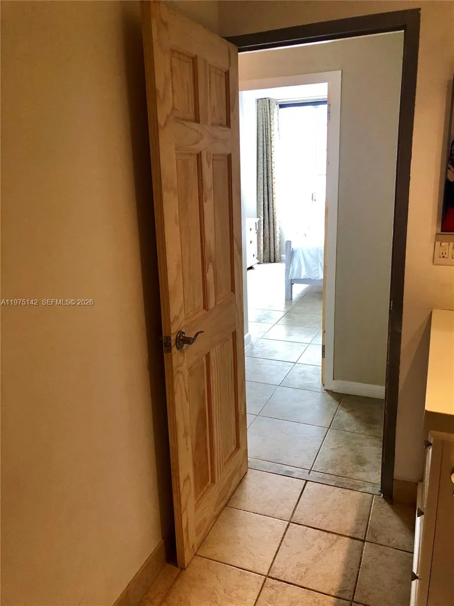 1408 Brickell Bay Dr 404, Miami, Florida 33131, Miami, Florida 33131, 1 Bedroom Bedrooms, ,1 BathroomBathrooms,Residential,For Sale,1408 Brickell Bay Dr 404, Miami, Florida 33131,A11975142