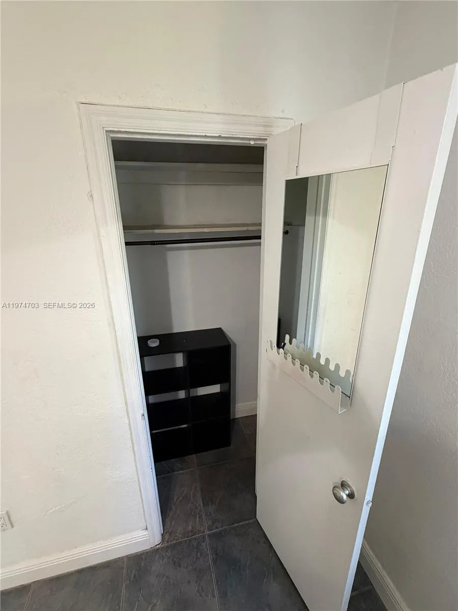 CLOSET 2ND ROOM