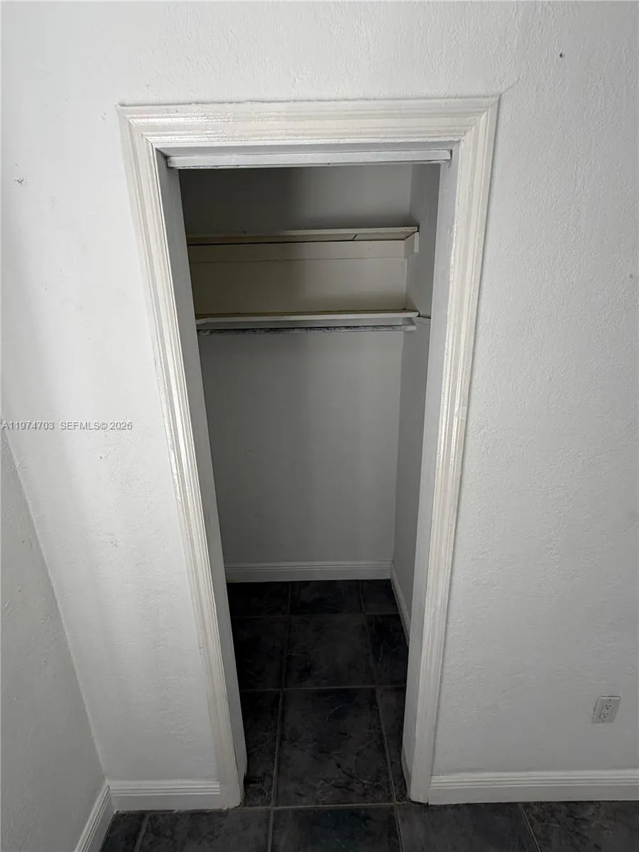 CLOSET 3ER ROOM