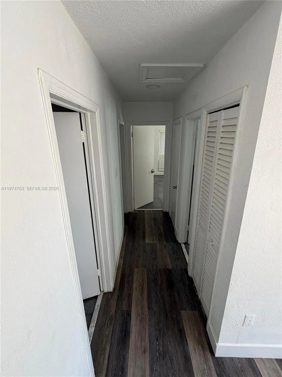 CORRIDOR TO 3 ROOMS