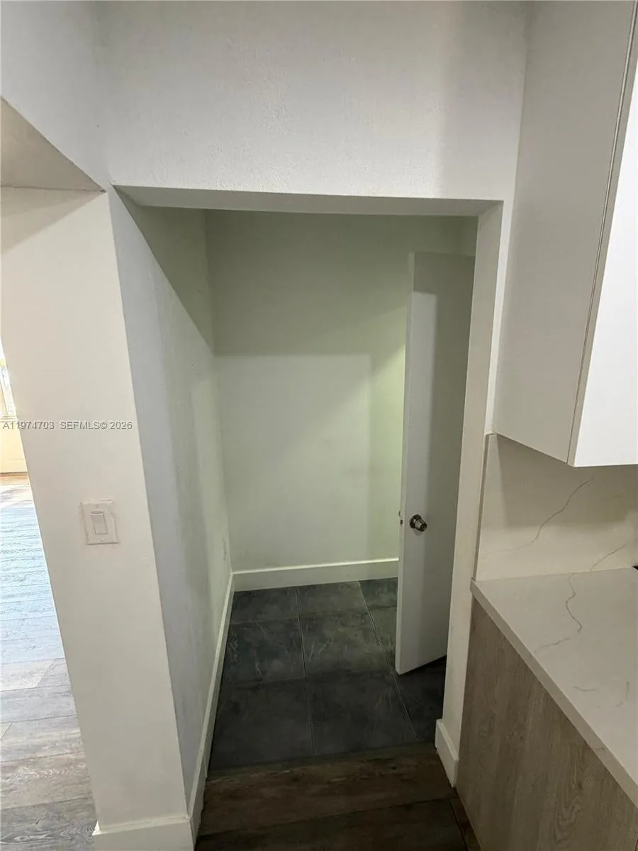 ENTRANCE TO 2ND BATHROOM