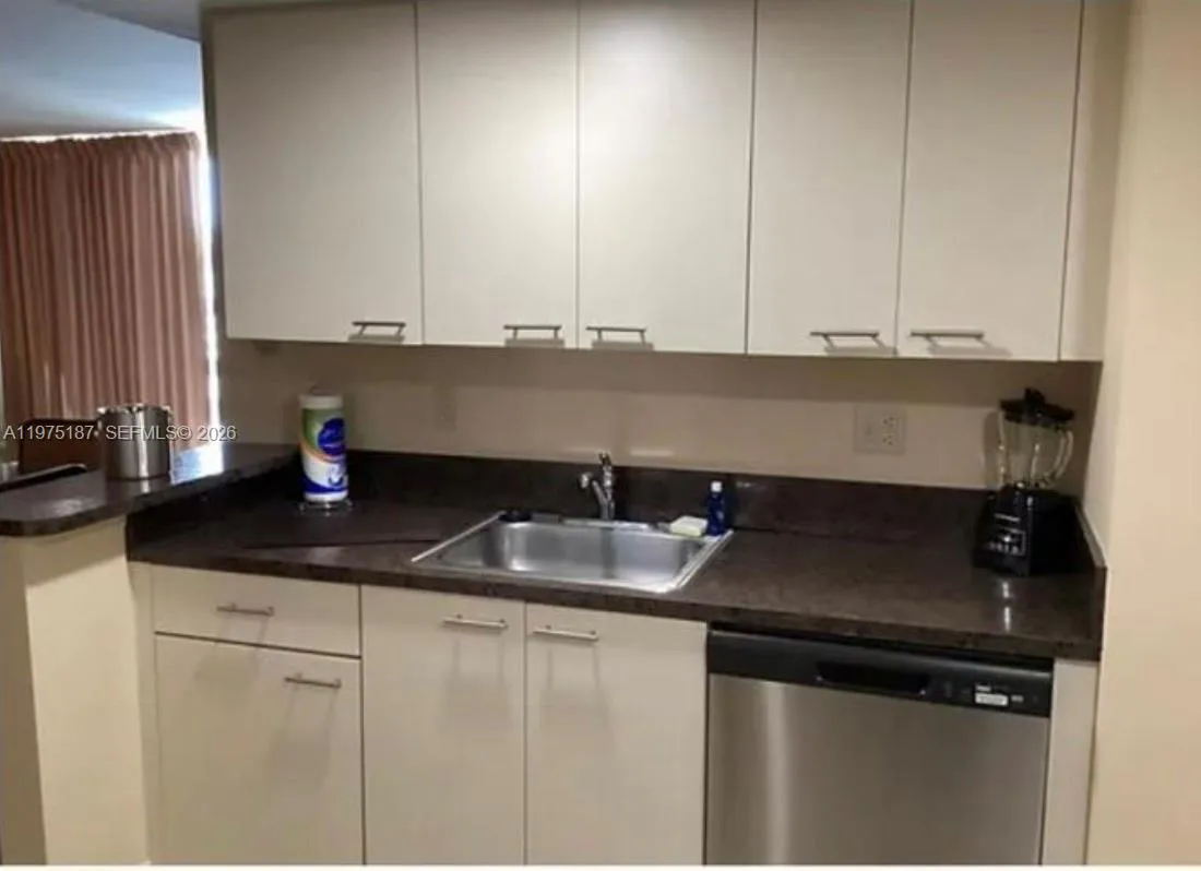 16690 Blatt Blvd A, Weston, Florida 33326, Weston, Florida 33326, 1 Bedroom Bedrooms, ,1 BathroomBathrooms,Residential Lease,For Rent,16690 Blatt Blvd A, Weston, Florida 33326,A11975187