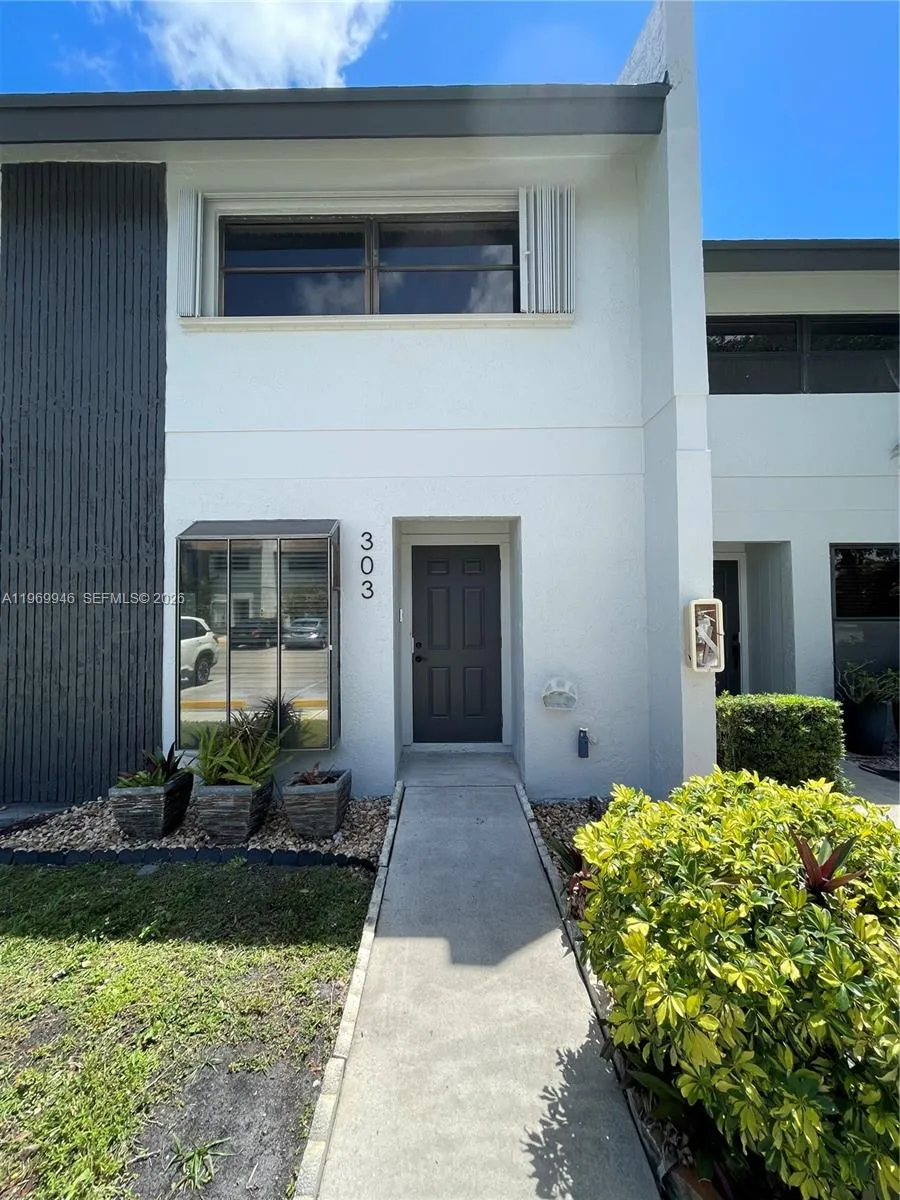 2700 S Oakland Forest Dr 303, Oakland Park, Florid, Oakland Park, Florida 33309, 2 Bedrooms Bedrooms, ,1 BathroomBathrooms,Residential,For Sale,2700 S Oakland Forest Dr 303, Oakland Park, Florid,A11969946