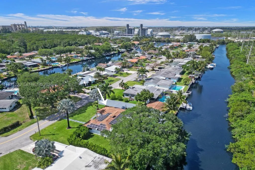 4660 Sw 37th Ave, Dania Beach, Florida 33312, Dania Beach, Florida 33312, 5 Bedrooms Bedrooms, ,3 BathroomsBathrooms,Residential Lease,For Rent,4660 Sw 37th Ave, Dania Beach, Florida 33312,A11975220