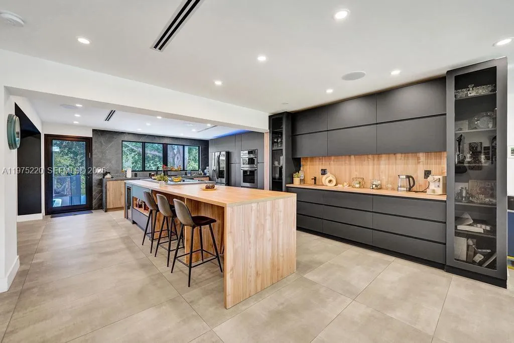 4660 Sw 37th Ave, Dania Beach, Florida 33312, Dania Beach, Florida 33312, 5 Bedrooms Bedrooms, ,3 BathroomsBathrooms,Residential Lease,For Rent,4660 Sw 37th Ave, Dania Beach, Florida 33312,A11975220