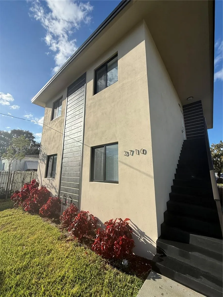3712 Nw 13th Pl 2, Miami, Florida 33142, Miami, Florida 33142, 3 Bedrooms Bedrooms, ,2 BathroomsBathrooms,Residential Lease,For Rent,3712 Nw 13th Pl 2, Miami, Florida 33142,A11975380