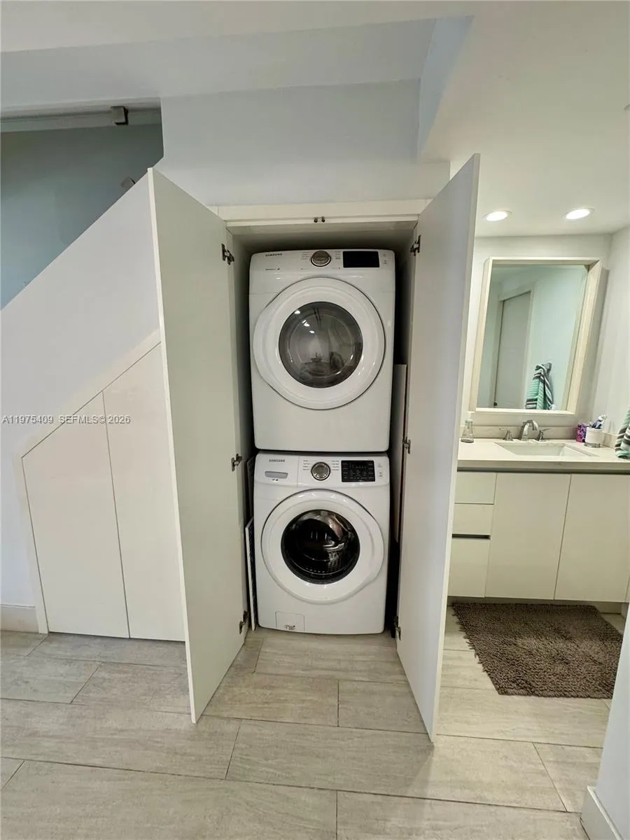 881 Ocean Dr Th7, Key Biscayne, Florida 33149, Key Biscayne, Florida 33149, 2 Bedrooms Bedrooms, ,2 BathroomsBathrooms,Residential Lease,For Rent,881 Ocean Dr Th7, Key Biscayne, Florida 33149,A11975409