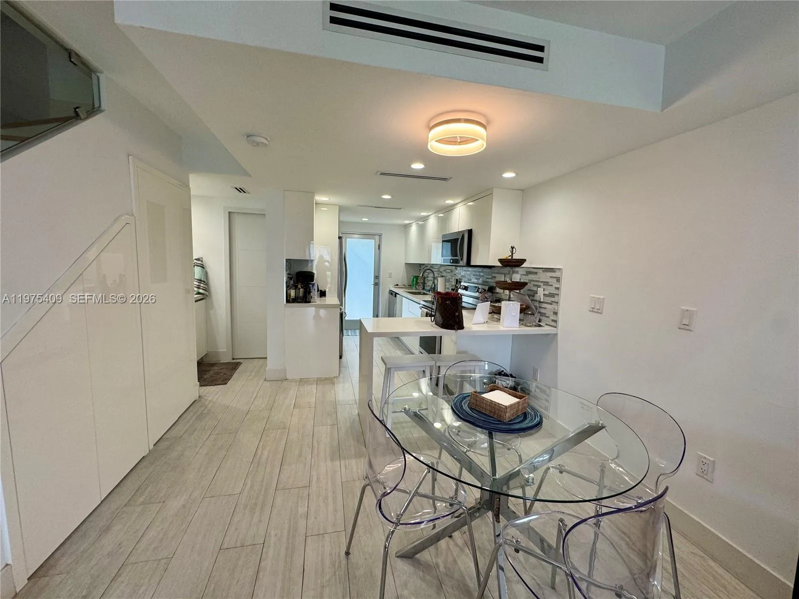 881 Ocean Dr Th7, Key Biscayne, Florida 33149, Key Biscayne, Florida 33149, 2 Bedrooms Bedrooms, ,2 BathroomsBathrooms,Residential Lease,For Rent,881 Ocean Dr Th7, Key Biscayne, Florida 33149,A11975409