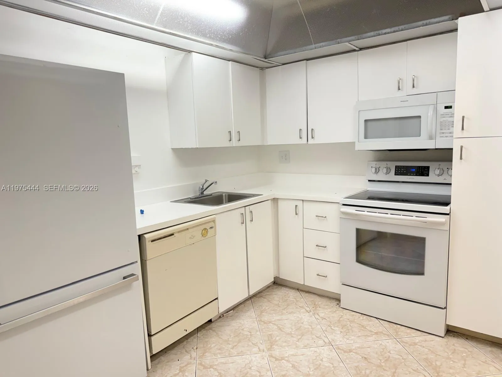 4304 Nw 9th Ave 2-1c, Deerfield Beach, Florida 330, Deerfield Beach, Florida 33064, 2 Bedrooms Bedrooms, ,2 BathroomsBathrooms,Residential Lease,For Rent,4304 Nw 9th Ave 2-1c, Deerfield Beach, Florida 330,A11975444