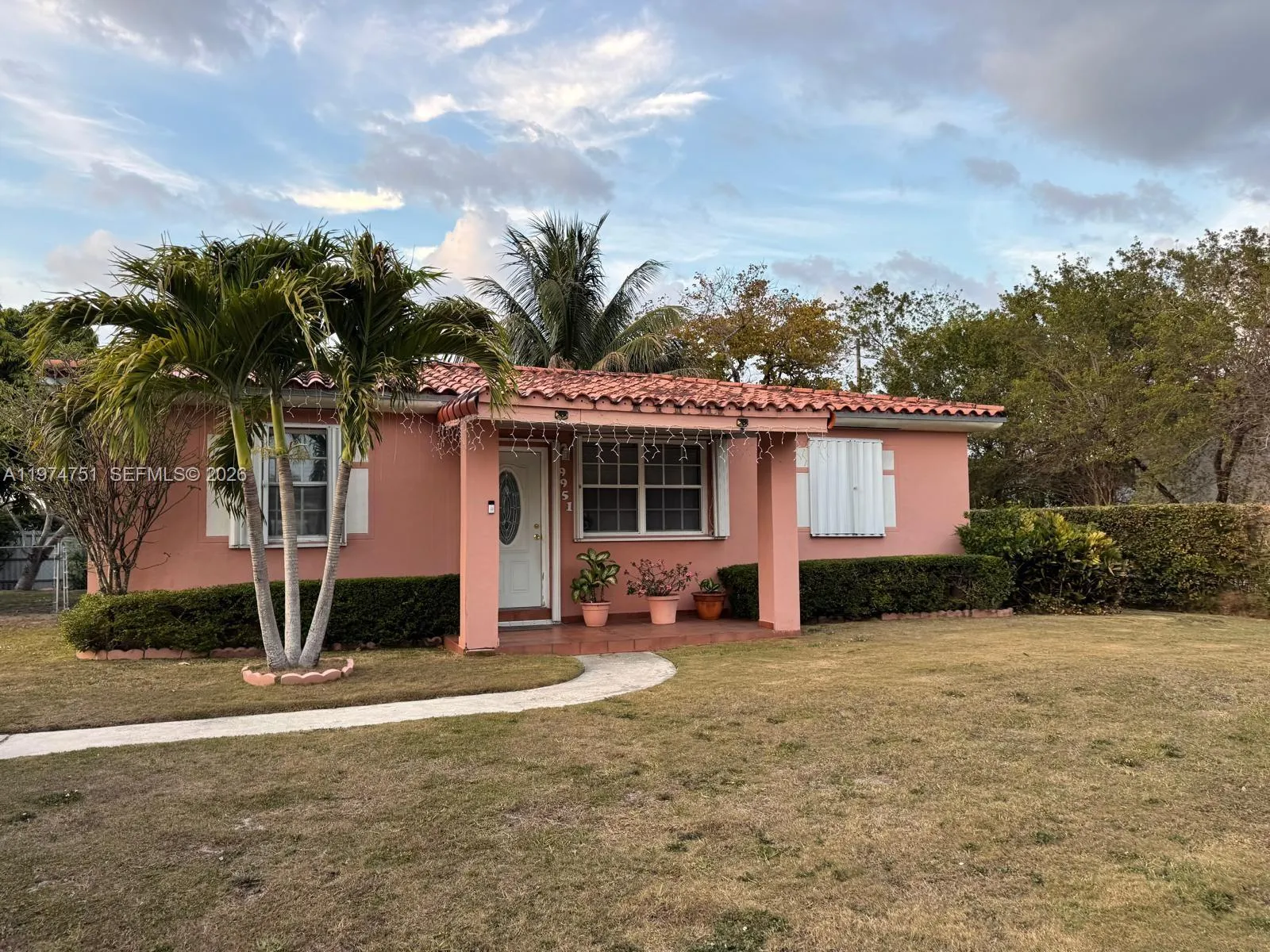 9951 Sw 39th Ter, Miami, Florida 33165, Miami, Florida 33165, 3 Bedrooms Bedrooms, ,2 BathroomsBathrooms,Residential,For Sale,9951 Sw 39th Ter, Miami, Florida 33165,A11974751