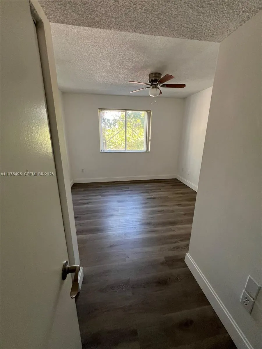 440 S Park Rd 4-202, Hollywood, Florida 33021, Hollywood, Florida 33021, 2 Bedrooms Bedrooms, ,2 BathroomsBathrooms,Residential Lease,For Rent,440 S Park Rd 4-202, Hollywood, Florida 33021,A11975495