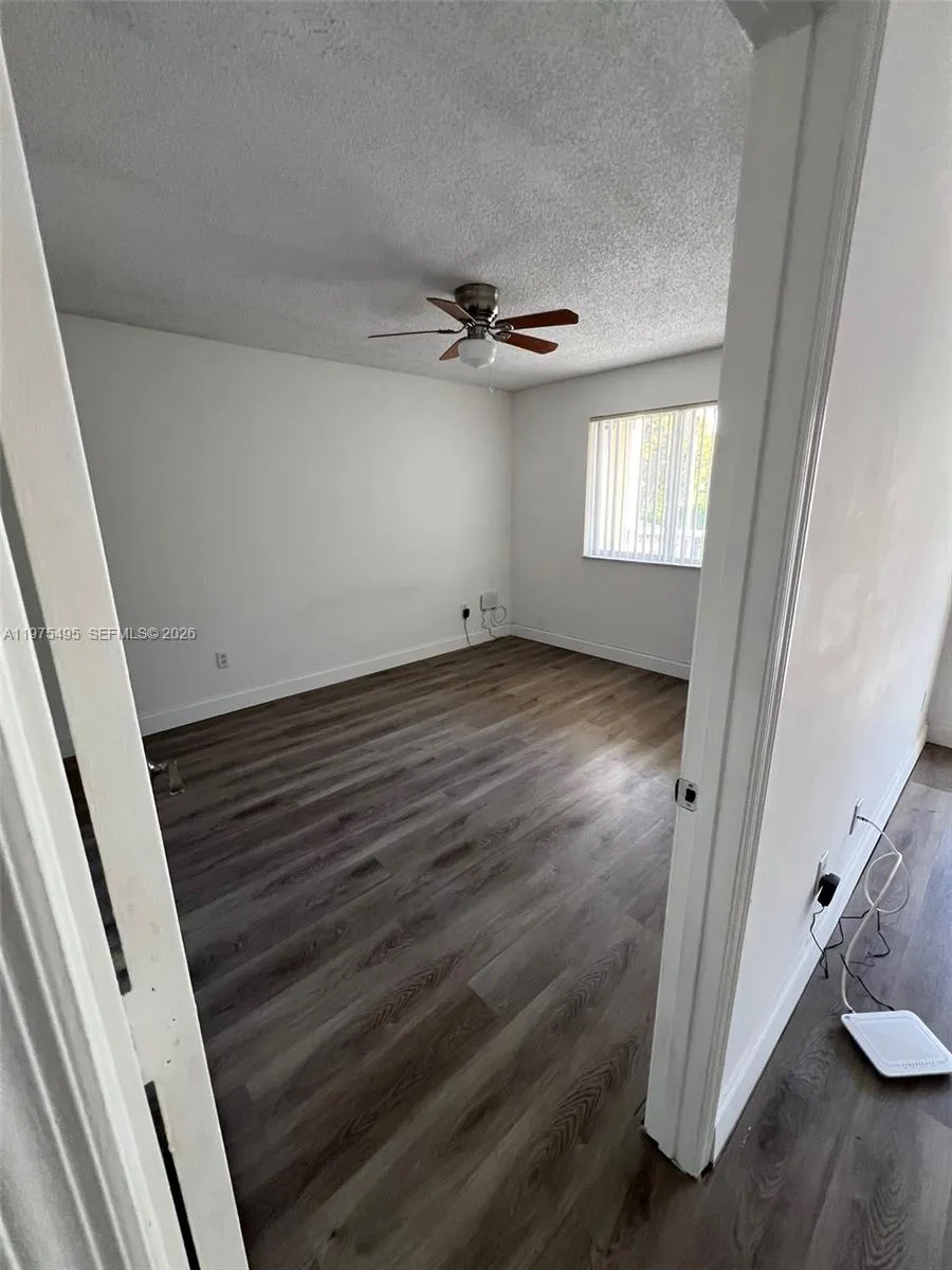 440 S Park Rd 4-202, Hollywood, Florida 33021, Hollywood, Florida 33021, 2 Bedrooms Bedrooms, ,2 BathroomsBathrooms,Residential Lease,For Rent,440 S Park Rd 4-202, Hollywood, Florida 33021,A11975495